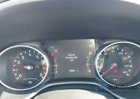 2018 Jeep Compass Latitude 4X4 z USA, uszkodzony, nr VIN 3C4NJDBB7JT112436